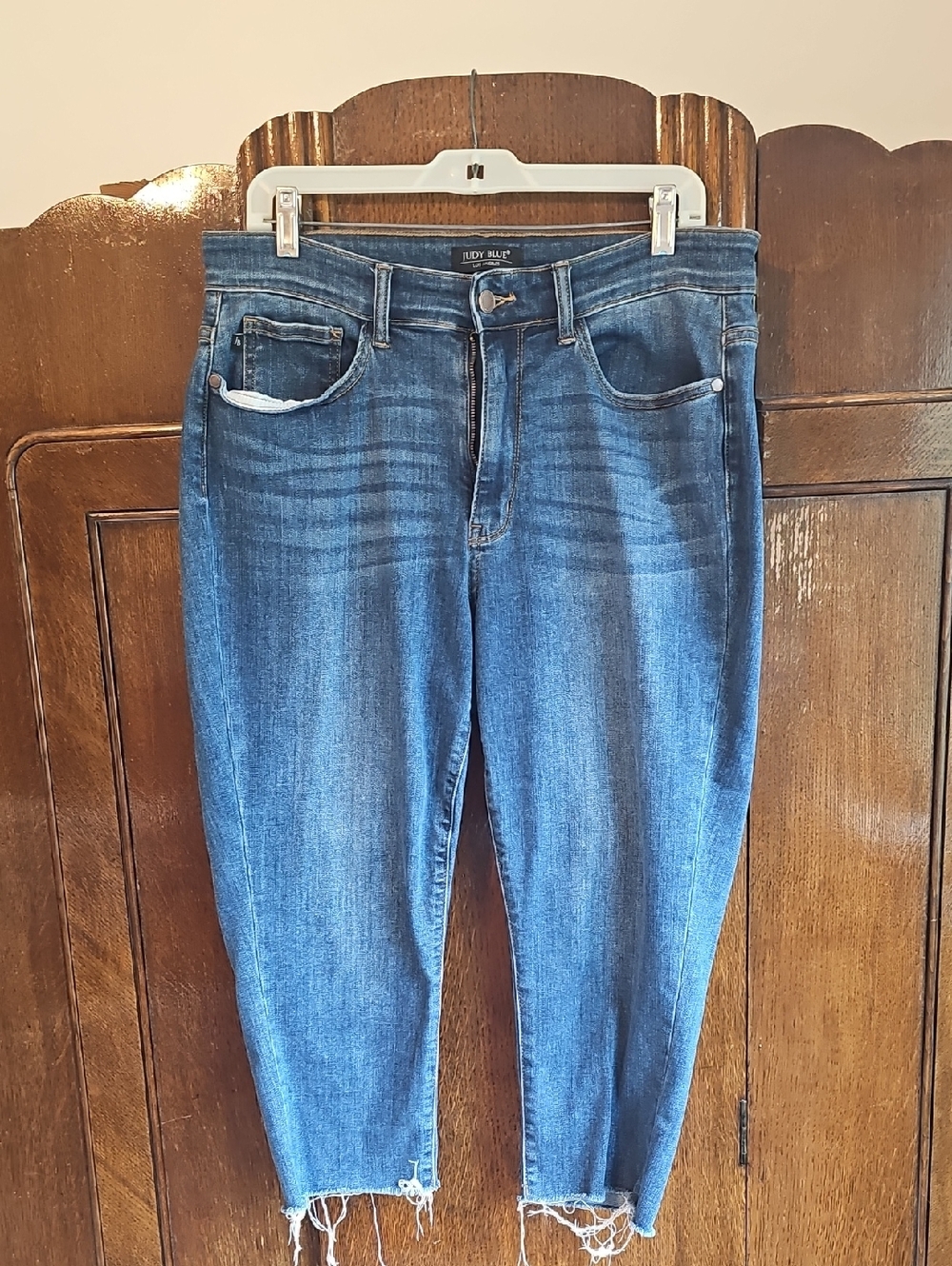 Judy Blue Women's Capri Distressed Blue Jeans